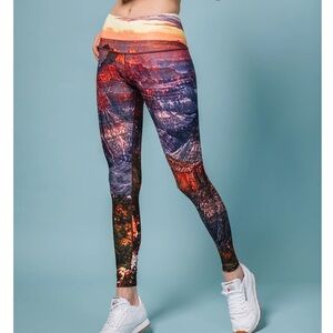 NWT Women’s Get Lost Grand Canyon Sunset multicolored leggings Size XL